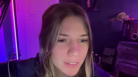 Olivia online show from 01/05/25, 03:22