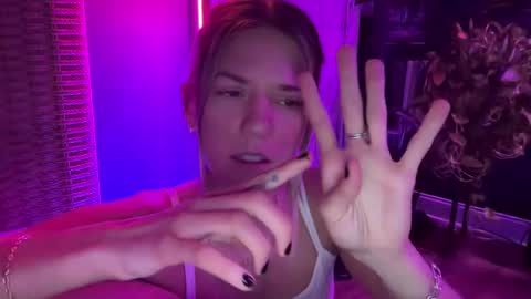 Olivia online show from 01/28/25, 04:29