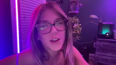 Olivia online show from 01/31/25, 04:36