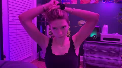 Olivia online show from 02/14/25, 04:37