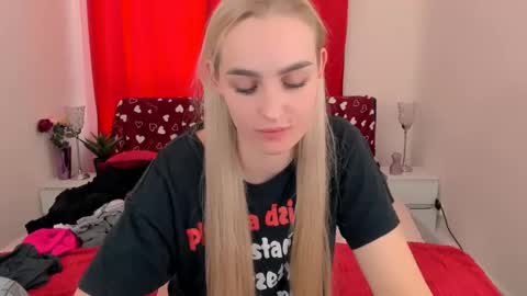 Snapshot of oliviahappy chatting on 12/02/24, 12:51 oliviaBeauty online show from 12/02/24, 12:51