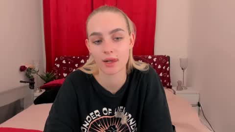 Snapshot of oliviahappy chatting on 01/29/25, 10:11 oliviaBeauty online show from 01/29/25, 10:11