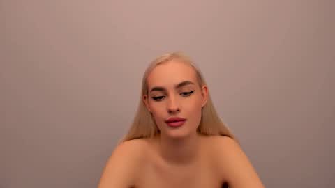 Snapshot of oliviahappy chatting on 01/12/26, 07:41 oliviaBeauty online show from 01/12/26, 07:41