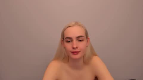 Snapshot of oliviahappy chatting on 01/14/26, 09:20 oliviaBeauty online show from 01/14/26, 09:20