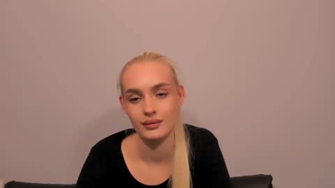 Snapshot of oliviahappy chatting on 02/14/26, 08:49 oliviaBeauty online show from 02/14/26, 08:49