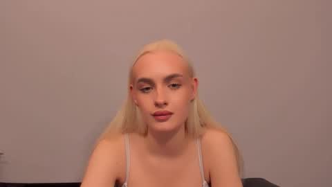 Snapshot of oliviahappy chatting on 03/07/26, 05:21 oliviaBeauty online show from 03/07/26, 05:21