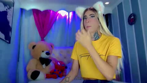 oliviahot01 online show from 03/18/26, 02:04