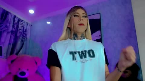 oliviahot01 online show from 06/20/26, 01:19