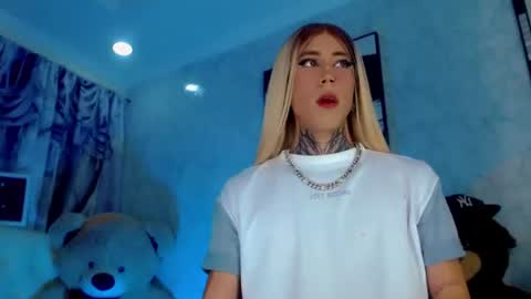oliviahot01 online show from 07/01/26, 12:23