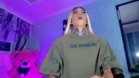 oliviahot01 online show from 07/06/26, 12:51