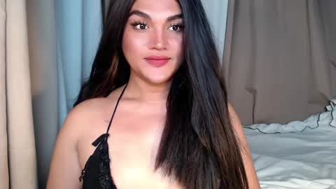 oliviahot22 online show from 12/17/24, 10:01
