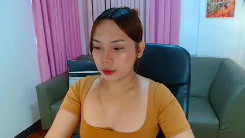 oliviahutton online show from 05/11/26, 01:44