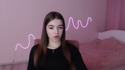 Snapshot of olivialimm chatting on 12/12/24, 02:33 Olivia online show from 12/12/24, 02:33