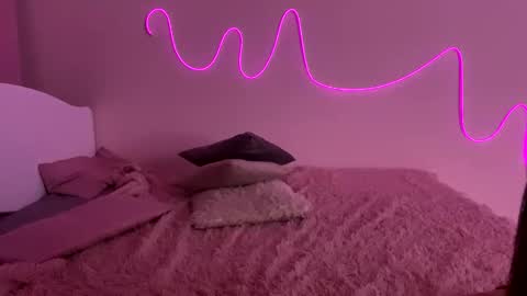 Snapshot of olivialimm chatting on 12/12/24, 05:37 Olivia online show from 12/12/24, 05:37