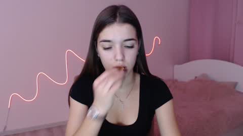 Snapshot of olivialimm chatting on 12/17/24, 05:58 Olivia online show from 12/17/24, 05:58