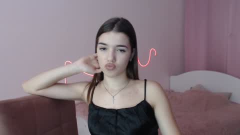 Snapshot of olivialimm chatting on 12/17/24, 09:05 Olivia online show from 12/17/24, 09:05