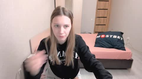 OliviaLukas  online show from 12/18/24, 05:42