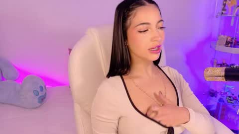 Olivia Mcneill  online show from 10/17/25, 01:25