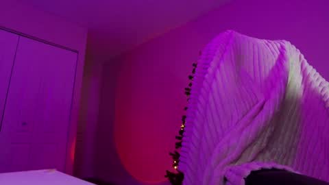 Snapshot of oliviaowens chatting on 12/03/24, 09:33 Olivia Owens online show from 12/03/24, 09:33