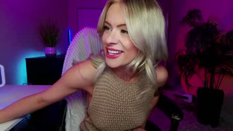 Snapshot of oliviaowens chatting on 01/15/25, 09:13 Olivia Owens online show from 01/15/25, 09:13