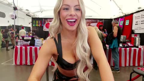 Snapshot of oliviaowens chatting on 02/01/25, 09:51 Olivia Owens online show from 02/01/25, 09:51