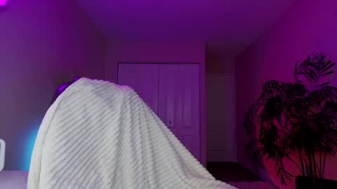 Snapshot of oliviaowens chatting on 02/07/25, 09:05 Olivia Owens online show from 02/07/25, 09:05