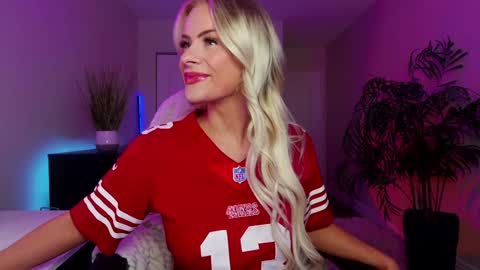 Snapshot of oliviaowens chatting on 02/08/25, 11:45 Olivia Owens online show from 02/08/25, 11:45