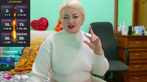 oliviaparadise online show from 11/13/25, 07:24