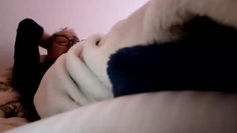 Snapshot of oliviassl22 chatting on 11/14/25, 07:01 oliviassl22 online show from 11/14/25, 07:01