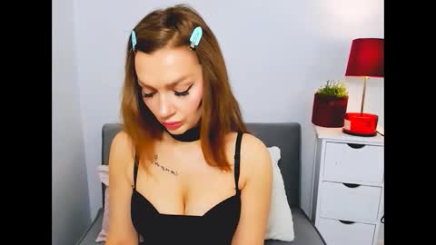 OliviaWomen online show from 12/24/24, 06:44