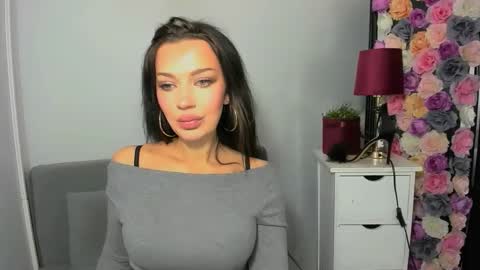 OliviaWomen online show from 11/29/25, 10:18