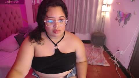 Snapshot of oliviia_cute chatting on 10/10/25, 04:33 oliviia_cute online show from 10/10/25, 04:33
