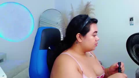 Snapshot of oliviia_cute chatting on 10/25/25, 05:37 oliviia_cute online show from 10/25/25, 05:37