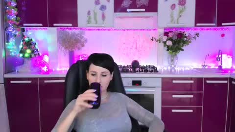 olivija2020 online show from 12/18/24, 12:43