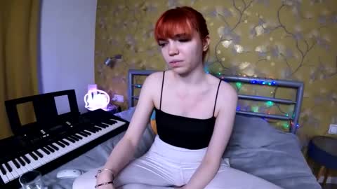 Snapshot of olivka_flower chatting on 11/26/25, 08:32 Angelina Lina online show from 11/26/25, 08:32