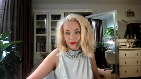ollalla7 online show from 05/10/26, 07:52