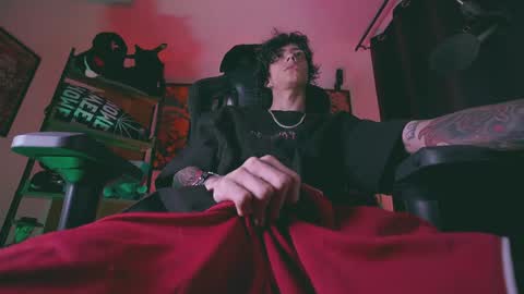    online show from 05/05/26, 01:57