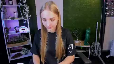 Ollivia online show from 06/12/26, 06:01