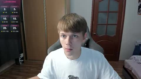 Snapshot of olvr_zoolander chatting on 11/10/25, 09:25 Oliver and Mira online show from 11/10/25, 09:25