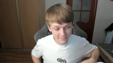 Snapshot of olvr_zoolander chatting on 11/25/25, 10:10 Oliver and Mira online show from 11/25/25, 10:10