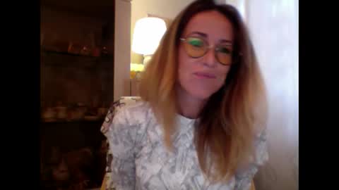 olyra11 online show from 09/12/25, 08:47