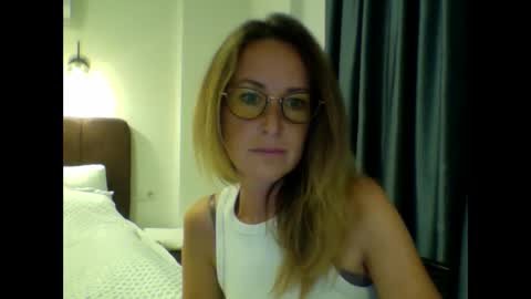 olyra11 online show from 01/05/26, 08:34