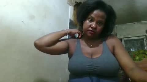 Snapshot of olyvienne90 chatting on 11/25/25, 08:42 olyvienne90 online show from 11/25/25, 08:42