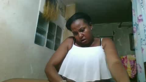 Snapshot of olyvienne90 chatting on 11/28/25, 01:14 olyvienne90 online show from 11/28/25, 01:14