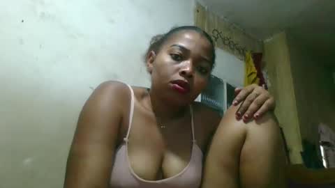 Snapshot of olyvienne90 chatting on 12/01/25, 08:52 olyvienne90 online show from 12/01/25, 08:52