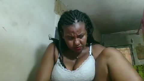 Snapshot of olyvienne90 chatting on 12/02/25, 09:03 olyvienne90 online show from 12/02/25, 09:03