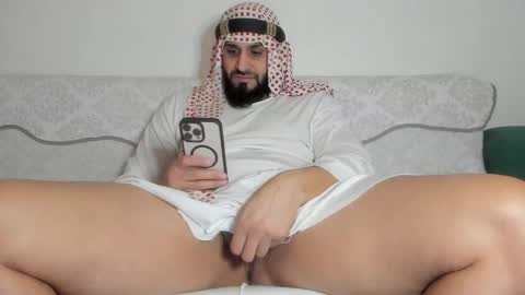Snapshot of omar_xoxo chatting on 12/18/25, 07:36 Omar online show from 12/18/25, 07:36