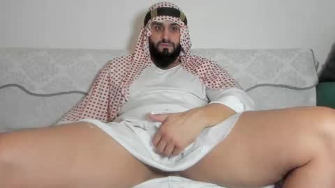 Snapshot of omar_xoxo chatting on 12/20/25, 10:39 Omar online show from 12/20/25, 10:39
