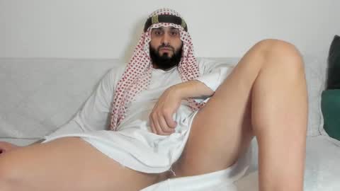 Snapshot of omar_xoxo chatting on 03/29/26, 08:42 Omar online show from 03/29/26, 08:42