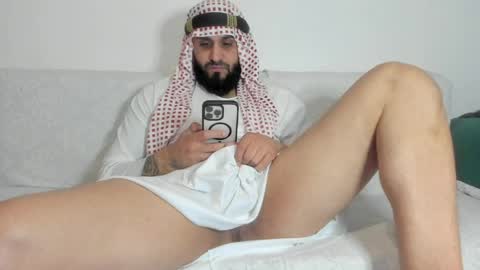 Snapshot of omar_xoxo chatting on 04/16/26, 06:36 Omar online show from 04/16/26, 06:36